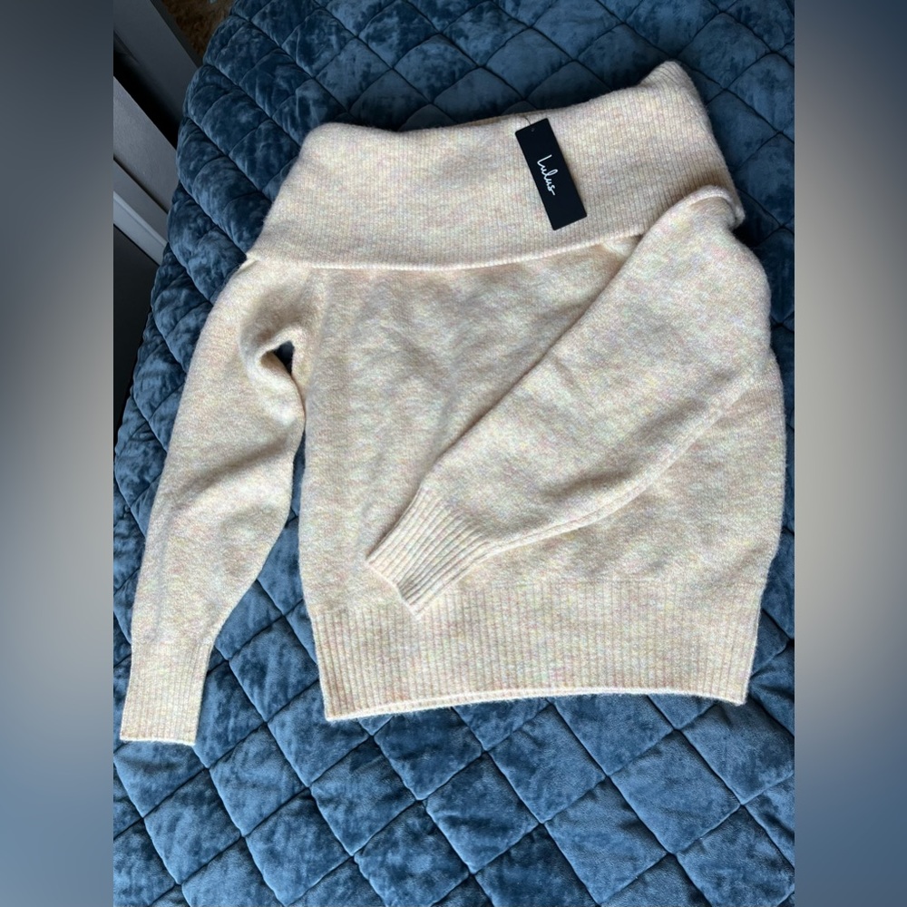 NWT Lulu’s off the shoulder cream speckled sweater.